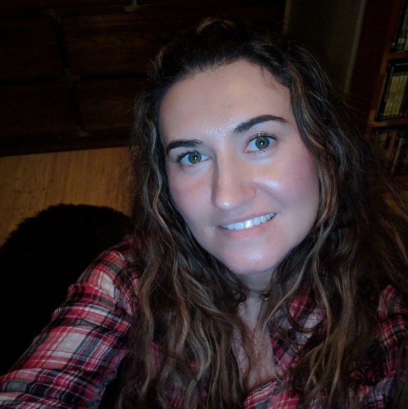 Meet your Posher, Alyse - Picture 2 of 2